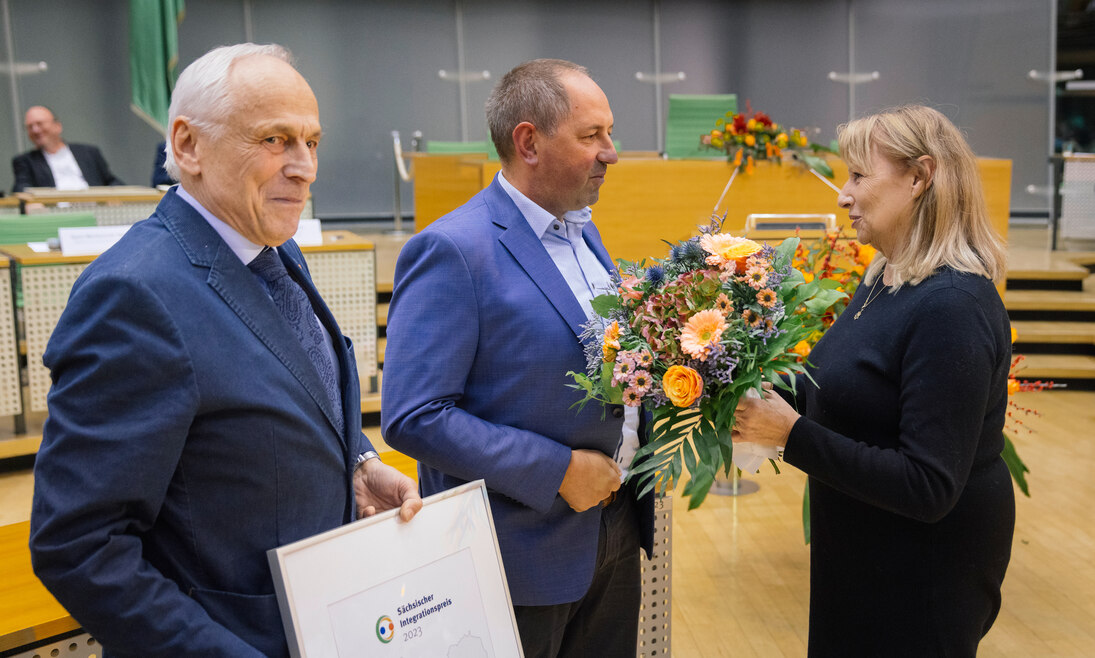 Ministerin Köpping mit den Preisträgern "Elektro Zentrum Großenhain EZG eG".