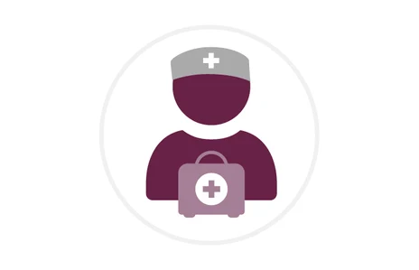 Icon: stilisierte Darstellung einer Person mit medizinischer Kopfbedeckung und einem Notfallkoffer. Symbol für medizinisches Fachpersonal und ambulante Dienste