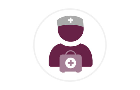 Icon: stilisierte Darstellung einer Person mit medizinischer Kopfbedeckung und einem Notfallkoffer. Symbol für medizinisches Fachpersonal und ambulante Dienste