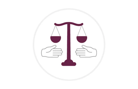 Icon: stilisierte Wage in dunklem Rot, links und rechts davon eine grau umrandete Hand, Symbol für Schiedsstellen