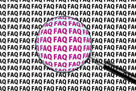 Eine Lupe zeigt auf eine mit den Buchstaben FAQ vollgeschriebene Seite