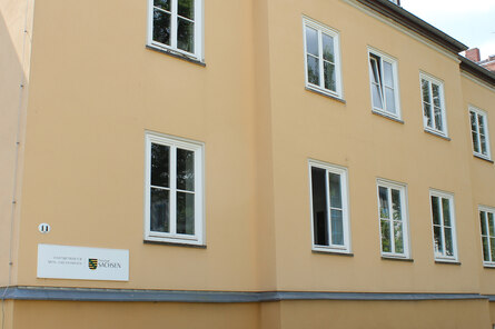 Blick auf das Verwaltungsgebäude des Staatsbetriebs Mess- und Eichwesen
