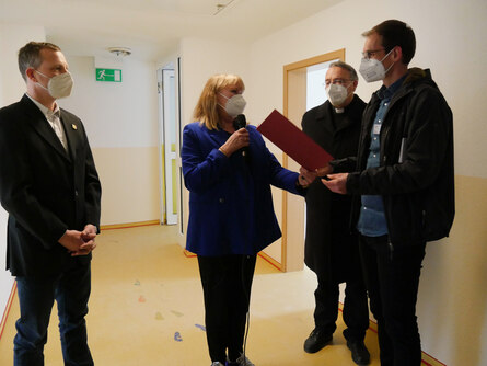 Staatsministerin Petra Köpping übergibt Fördermittelbescheid in Wittichenau